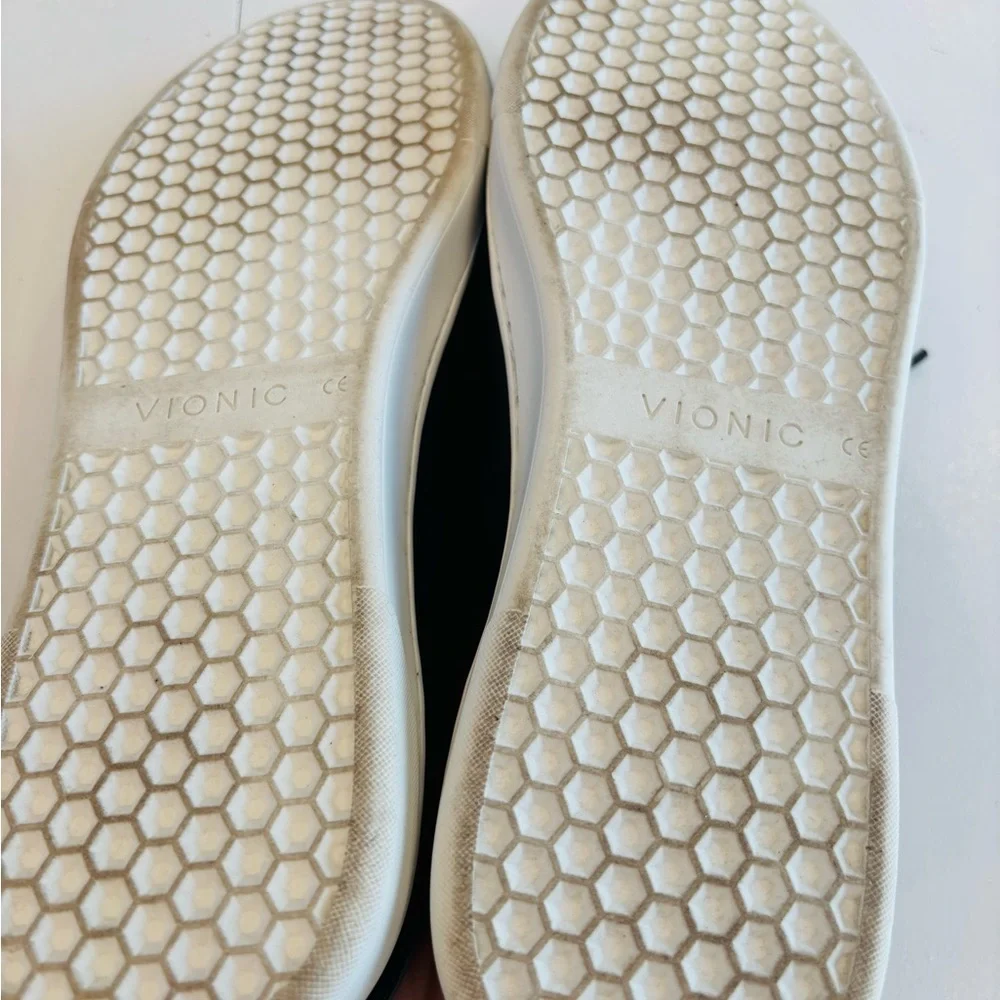 Vionic Jerome Black and White Men's lace-up Sneakers size 10.5